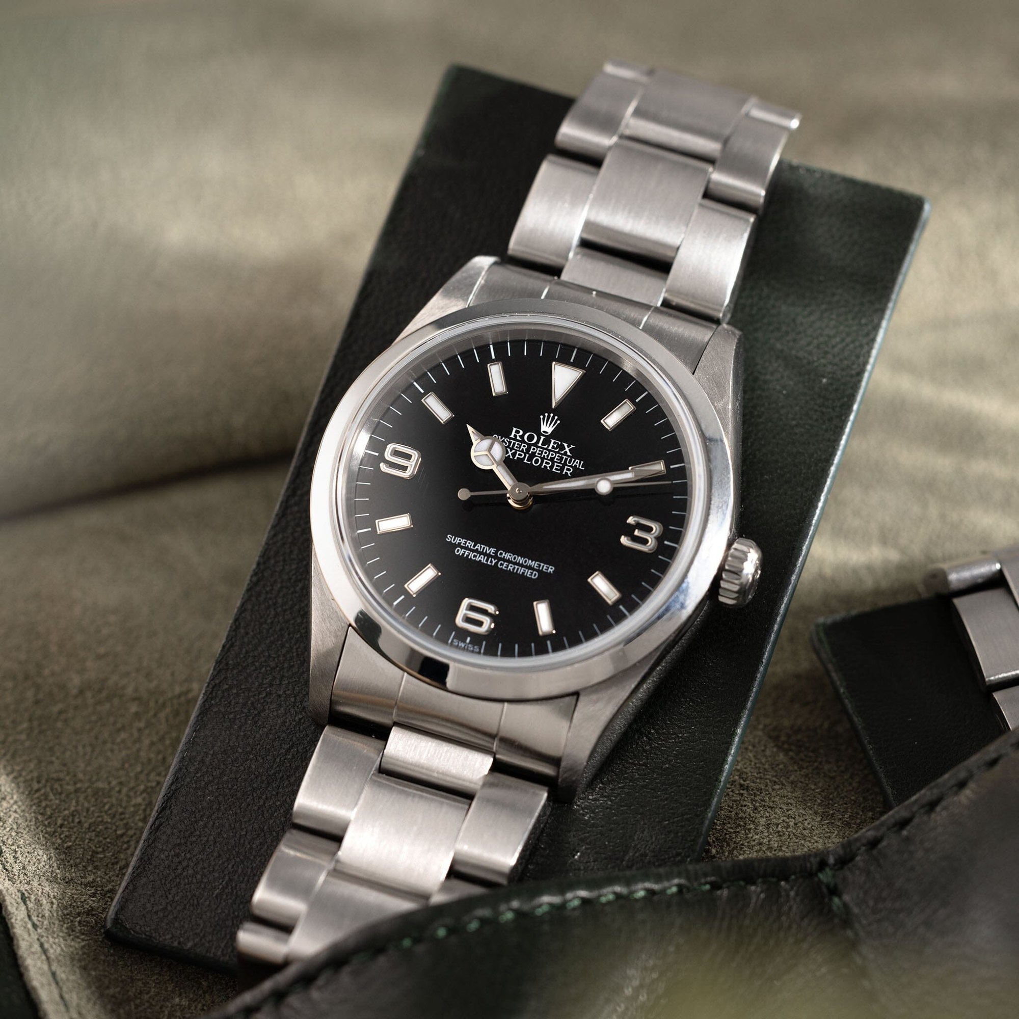 تصویر منبع؛ ساعت مچی Rolex Explorer رفرنس 14270 با صفحه SWISS Only