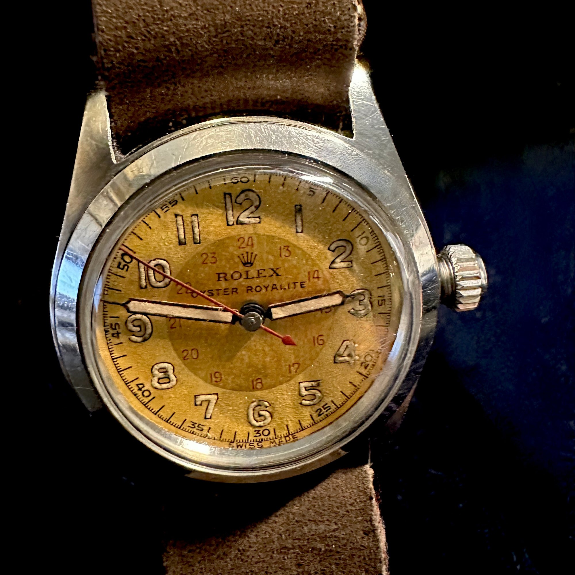 تصویر منبع؛ ساعت مچی وینتیج Rolex Oyster Royalite سال ۱۹۴۲ دوره جنگ جهانی دوم