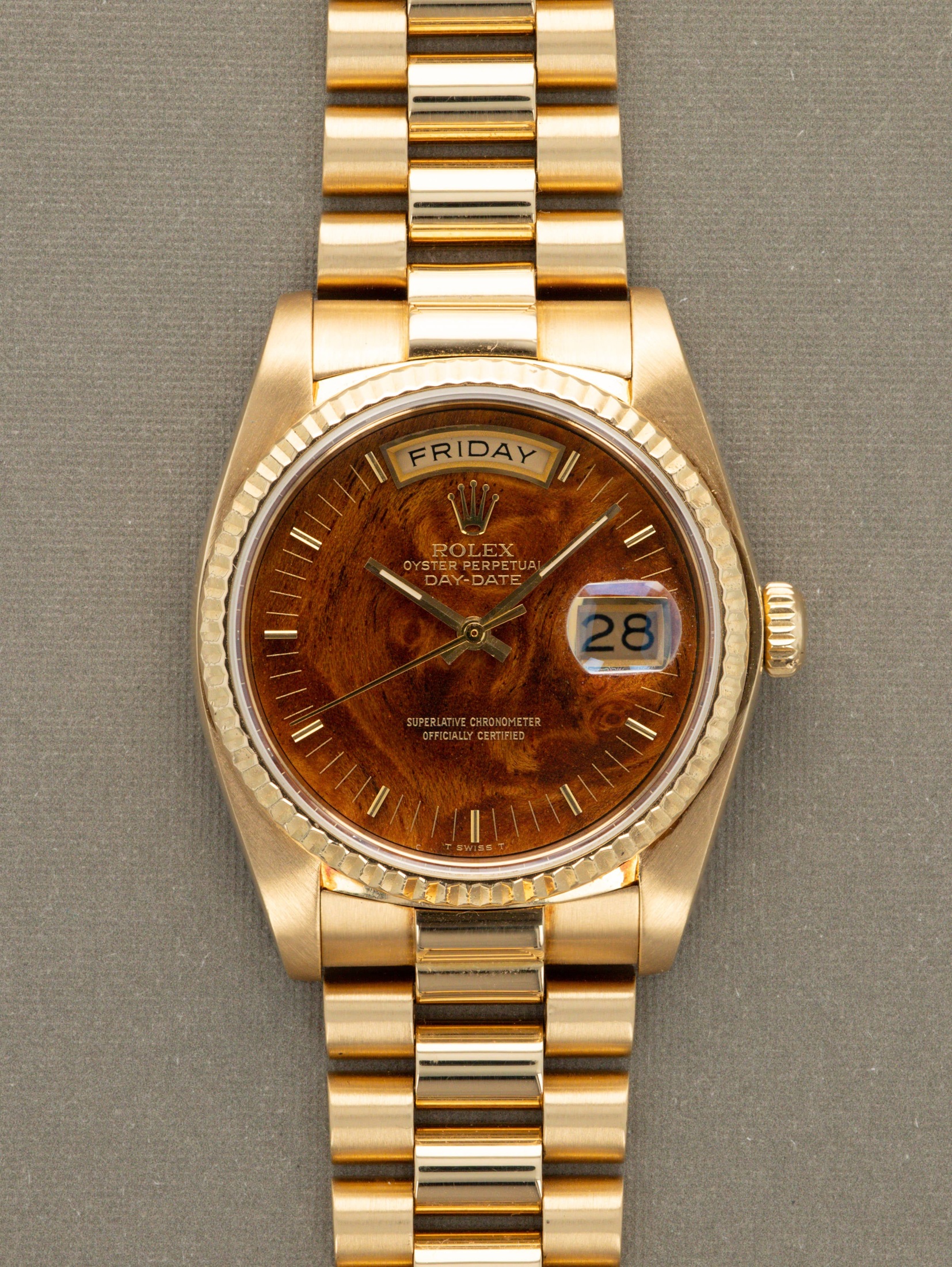 تصویر منبع؛ ساعت مچی Rolex Day-Date رفرنس 18038 با صفحه Burlwood