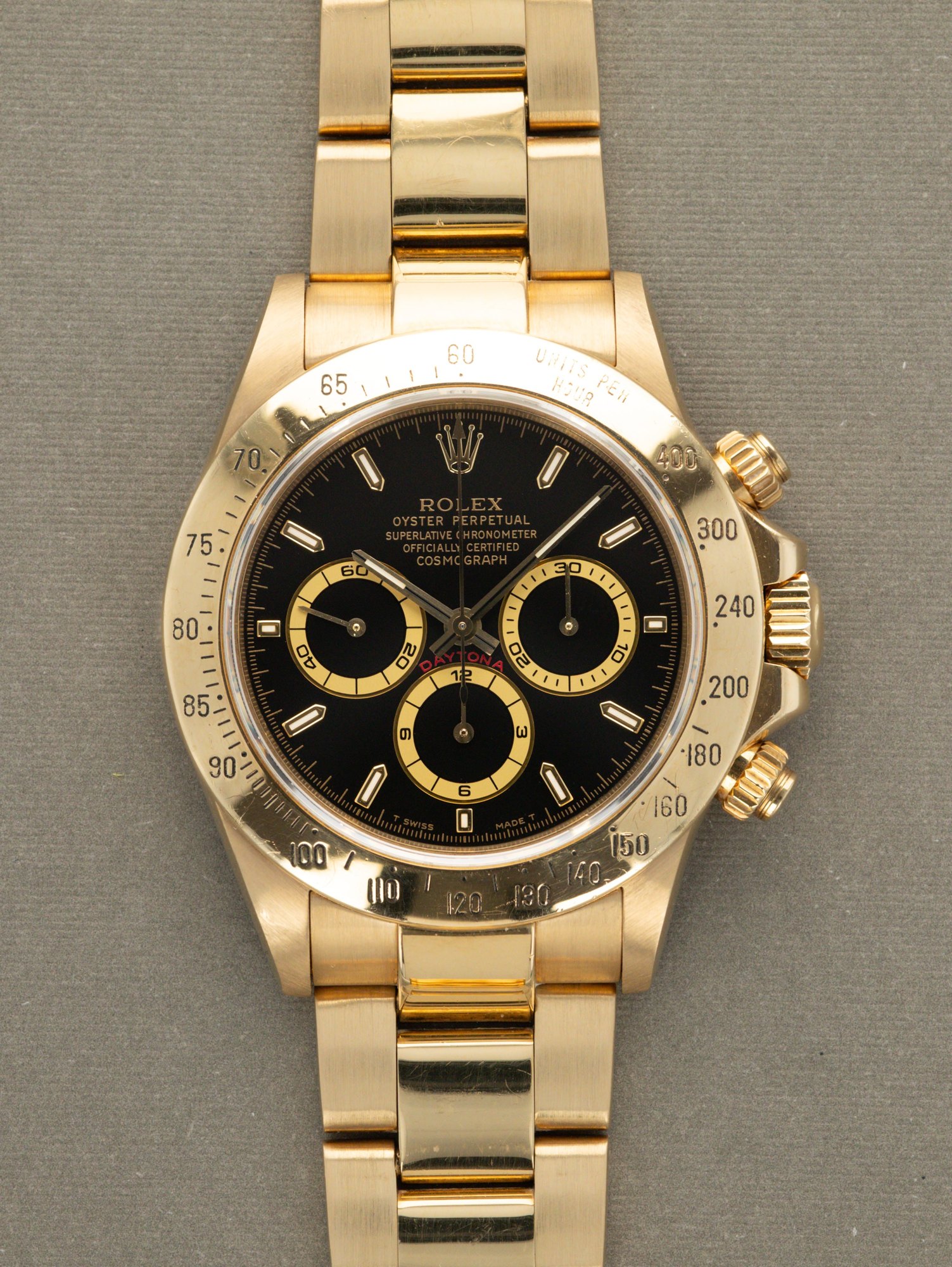 تصویر منبع؛ ساعت مچی کرنوگراف Rolex Daytona رفرنس 16528 از طلای ۱۸ عیار
