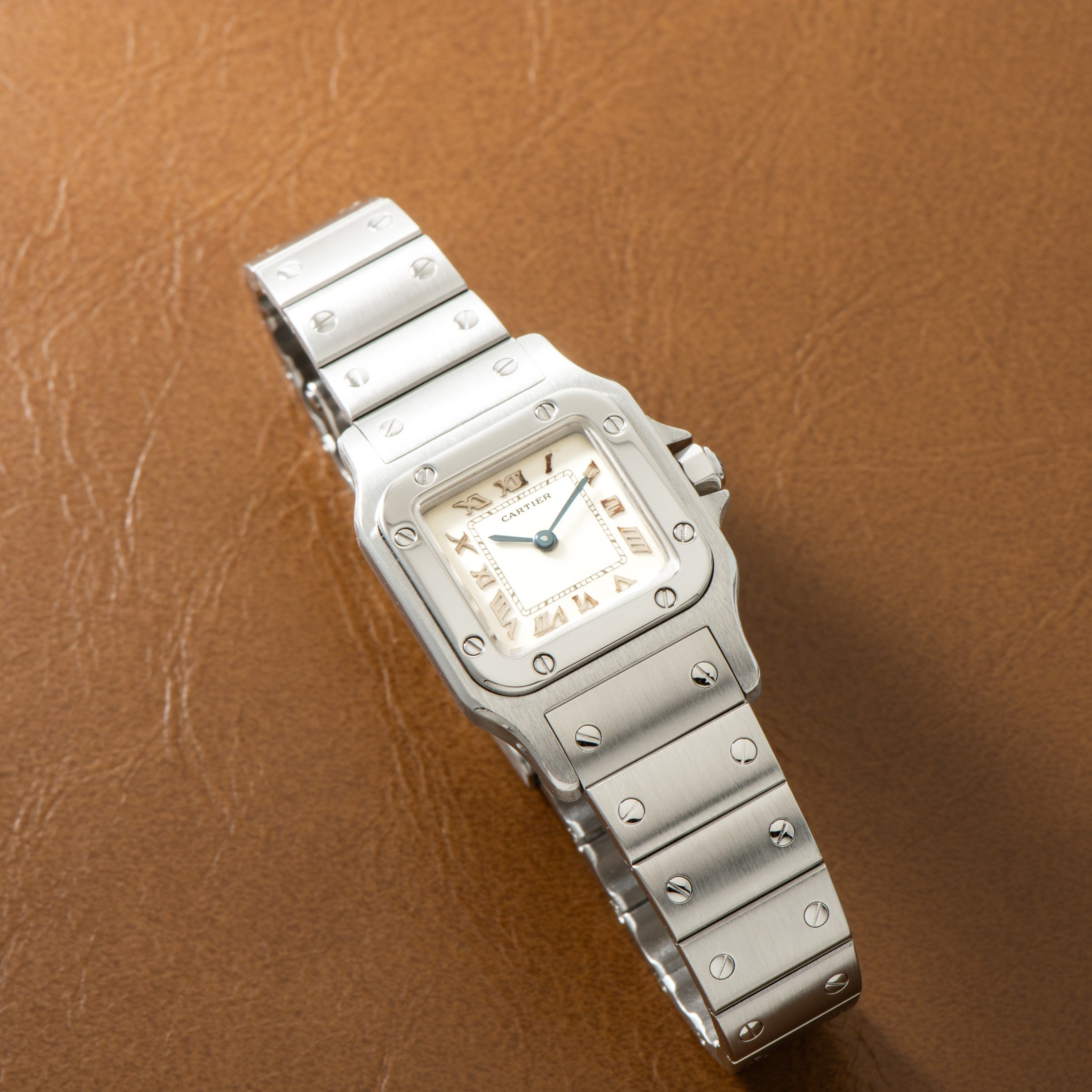 تصویر منبع؛ ساعت مچی Cartier Santos de Cartier Galbée