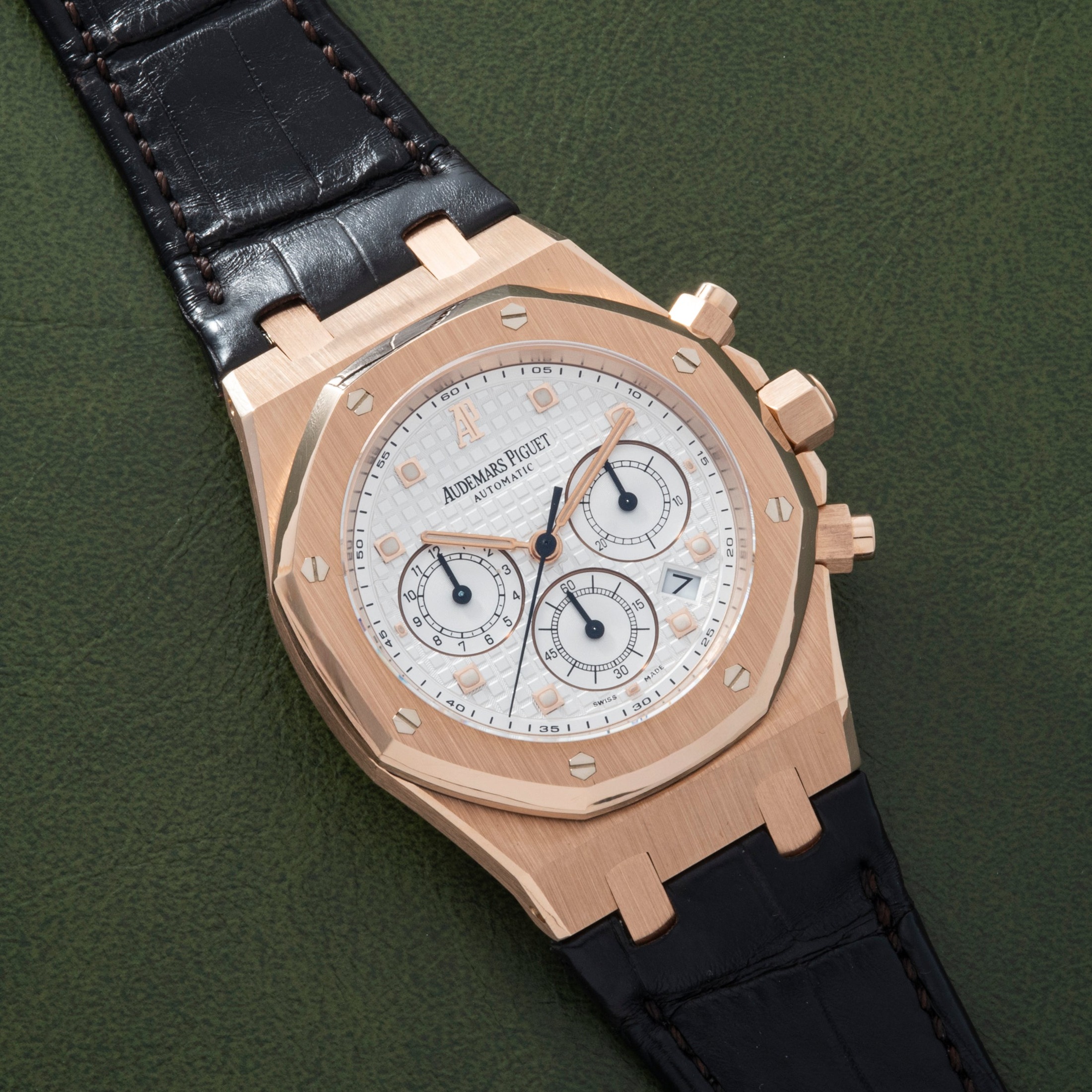 تصویر منبع؛ ساعت Audemars Piguet Royal Oak Chronograph رفرنس 26022OR.OO.D088CR.01