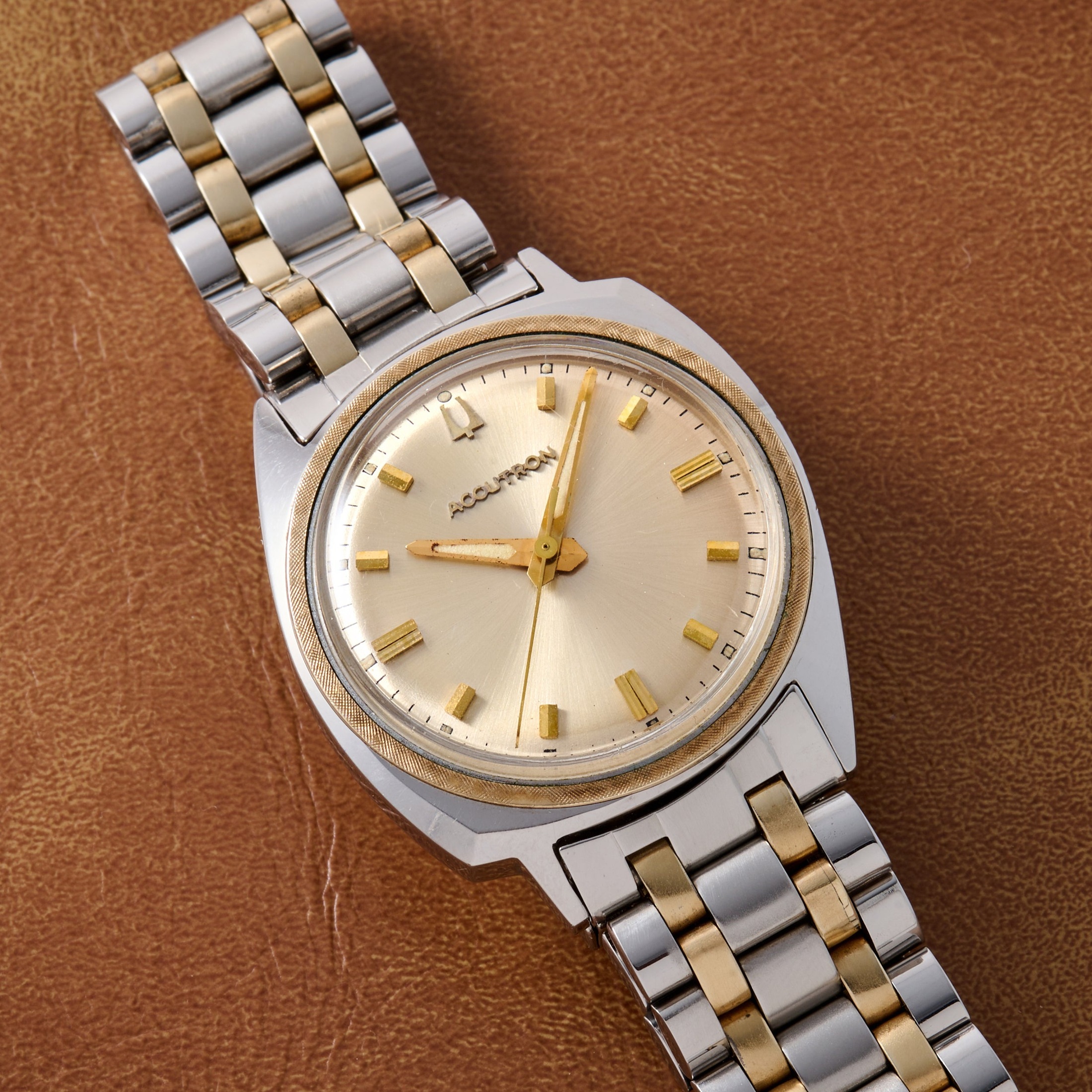 تصویر منبع؛ Bulova Accutron 'Floppy Football'