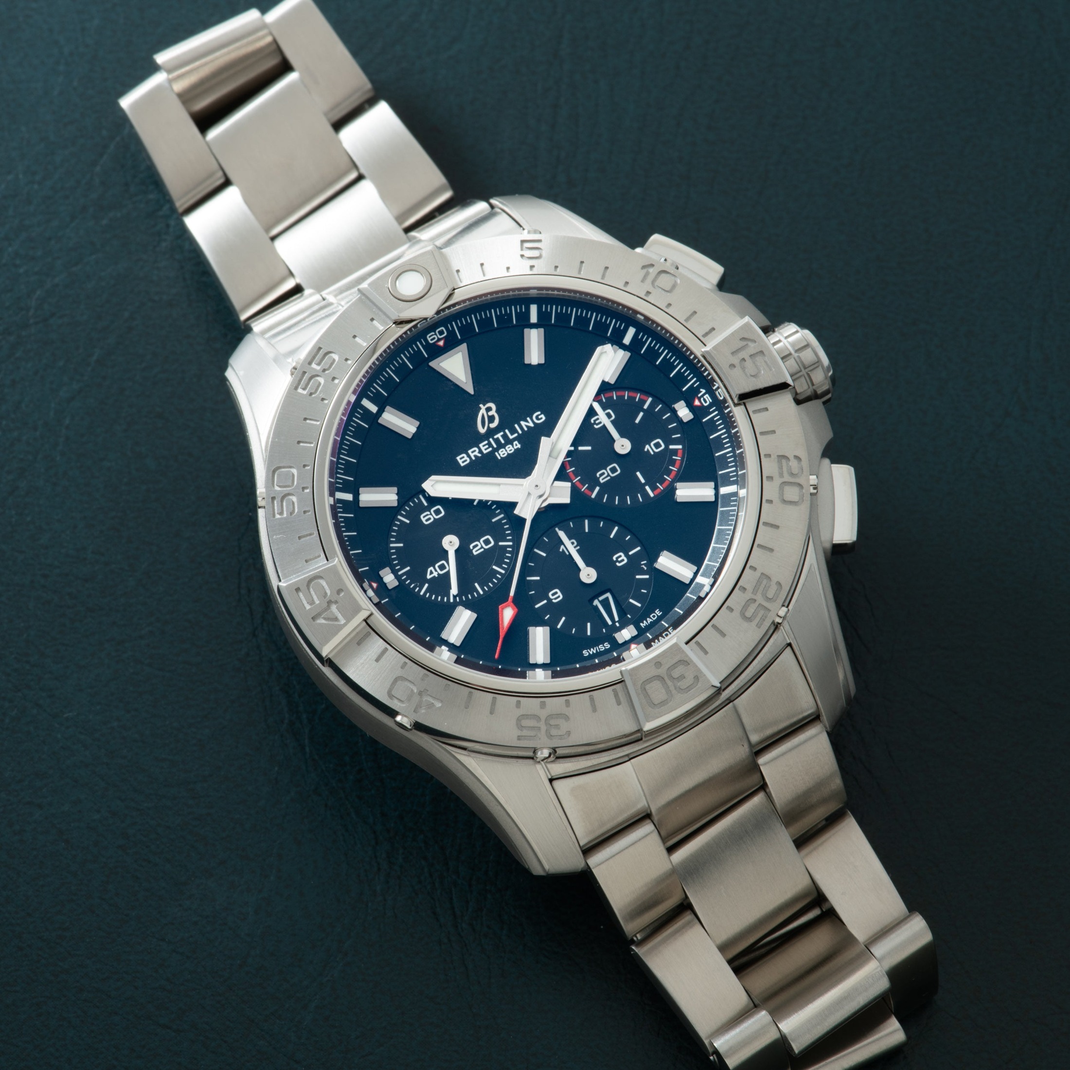 تصویر منبع؛ ساعت Breitling Avenger B01 Chronograph 44
