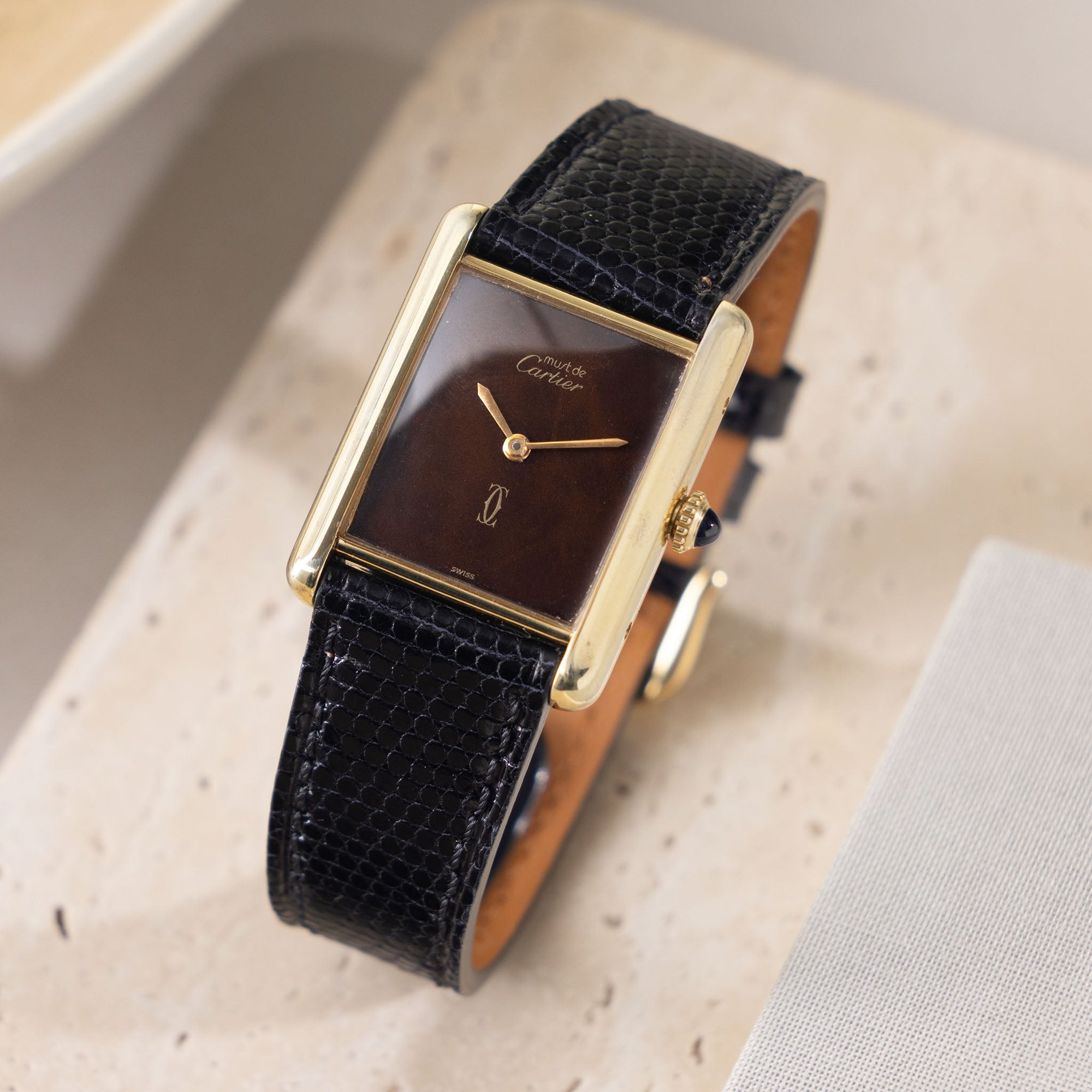 تصویر منبع؛ ساعت مچی کارتیه Cartier Tank must de Cartier Wood Dial
