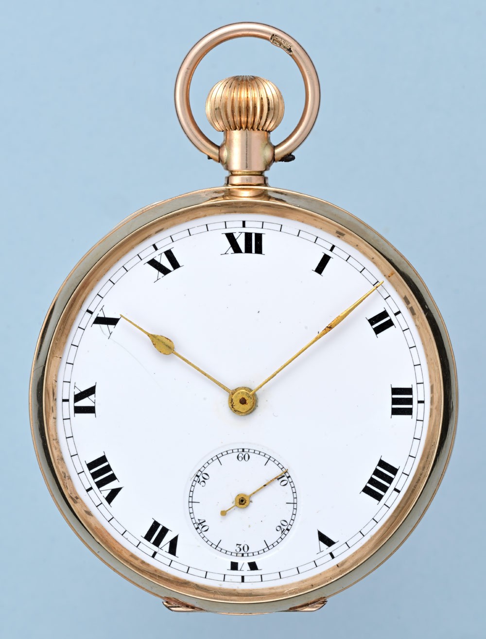 تصویر منبع؛ ساعت جیبی صفحه باز طلای ۹ عیار با موتور Swiss Lever، اوایل سده بیستم
