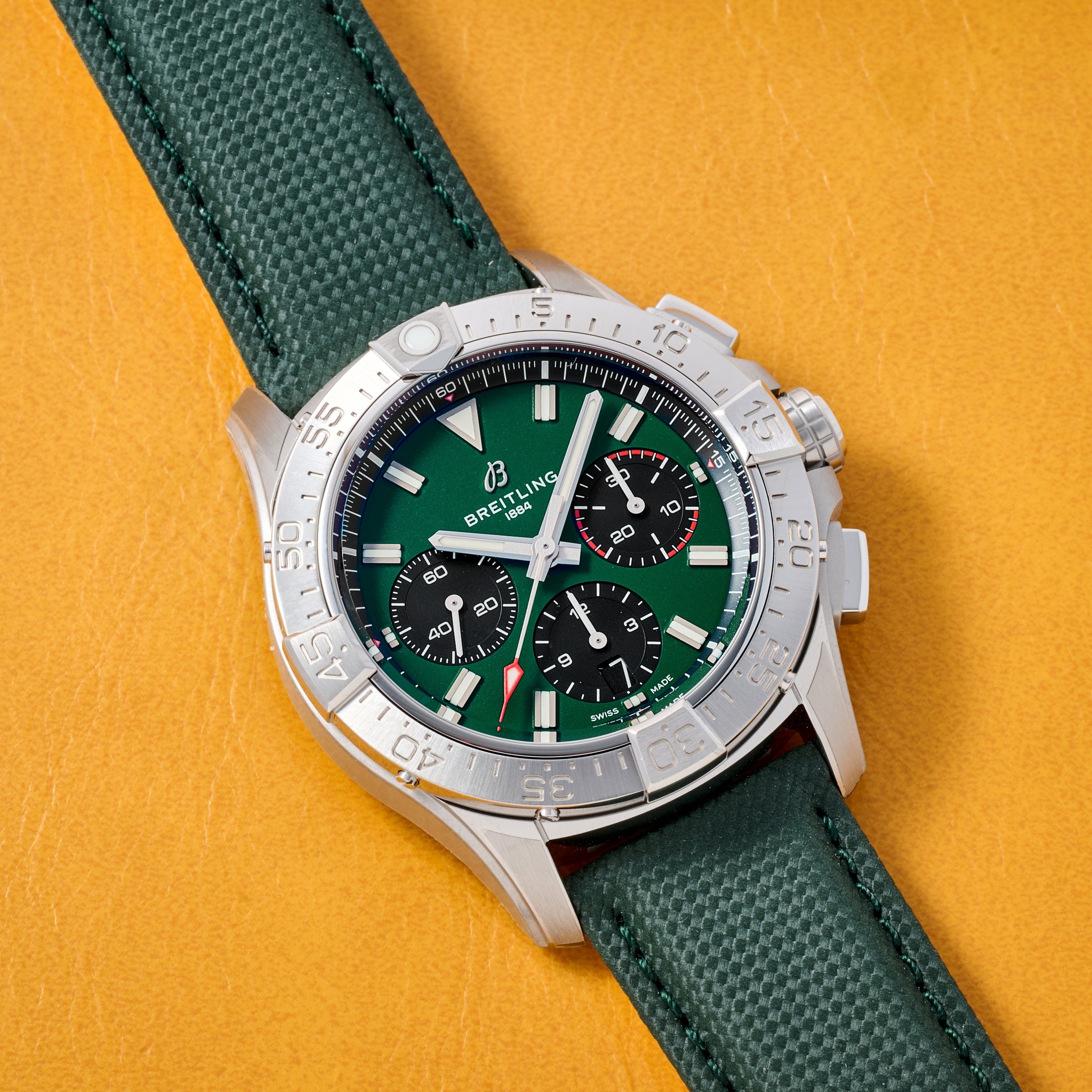 تصویر منبع؛ Breitling Avenger B01 Chronograph 42