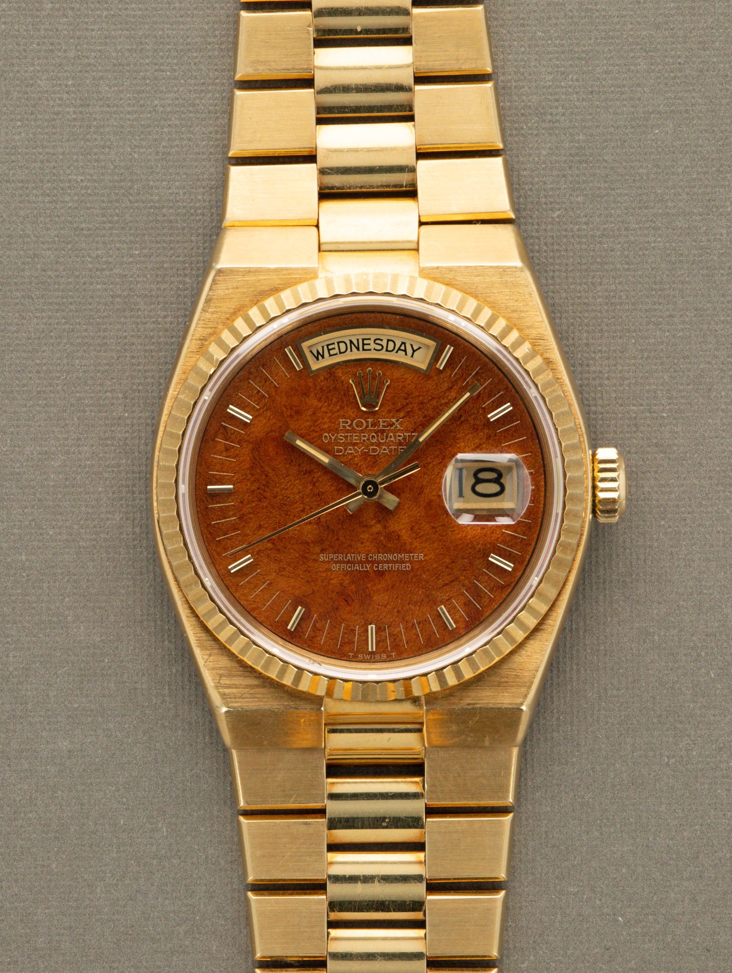 تصویر منبع؛ ساعت مچی رولکس Rolex Oysterquartz Day-Date رفرنس 19018 با صفحه Burlwood