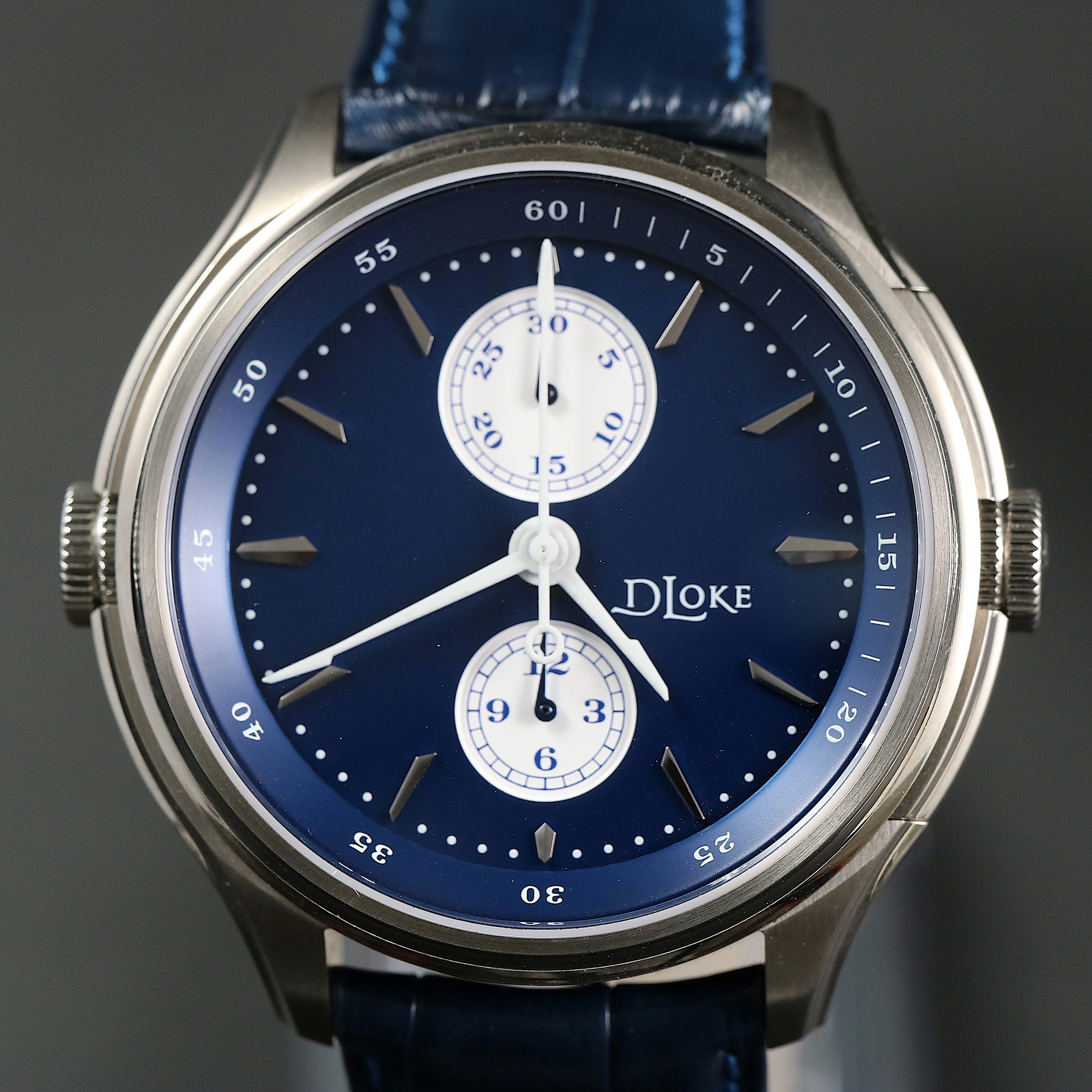 تصویر منبع؛ ساعت مچی DLoke Dress Chronograph رفرنس نامشخص