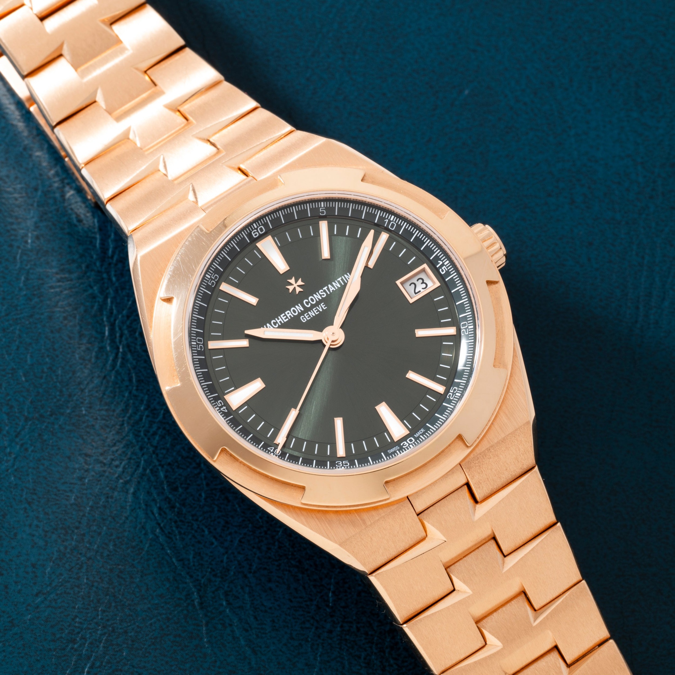 تصویر منبع؛ ساعت Vacheron Constantin Overseas
