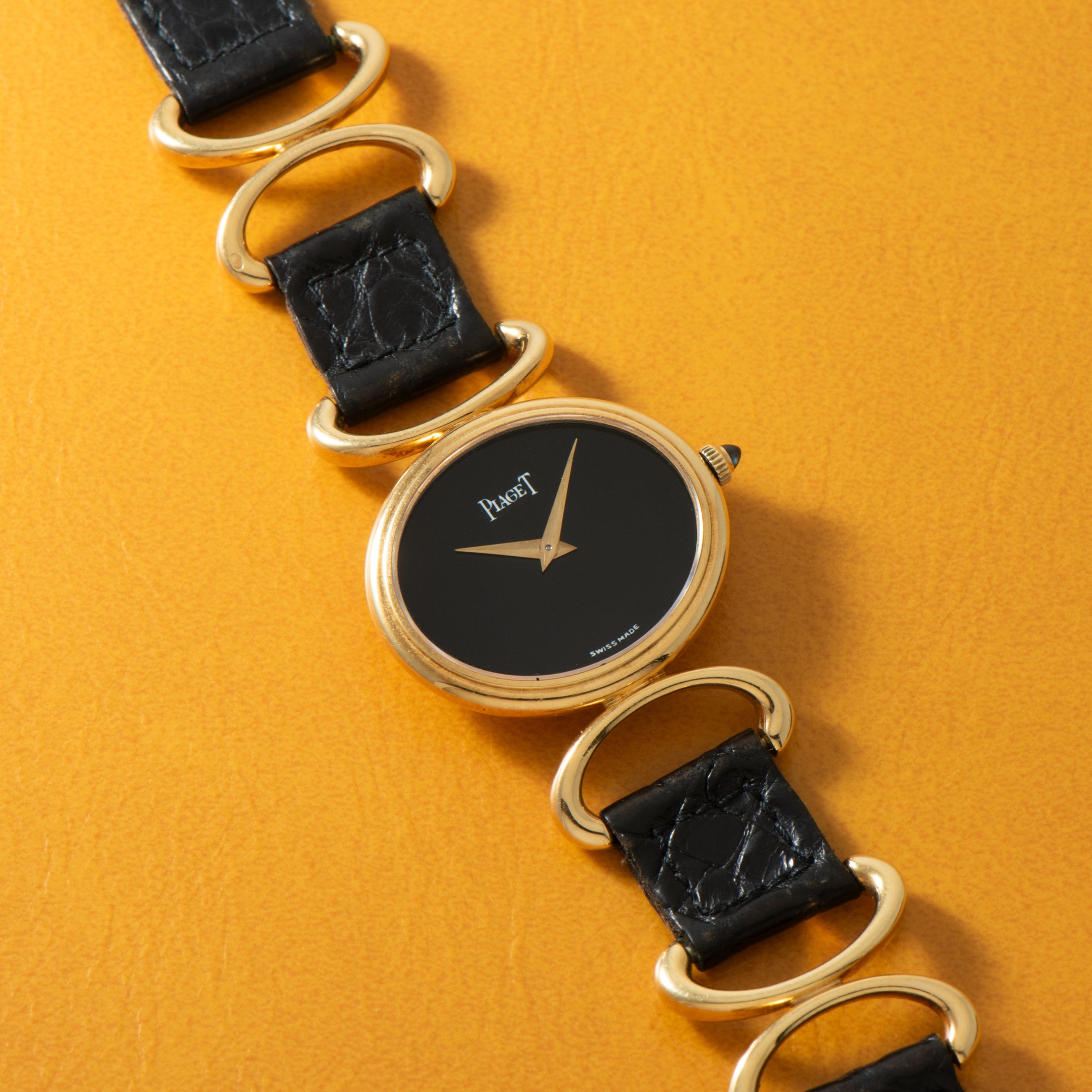 تصویر منبع؛ Piaget Oval Onyx 'Belt' Dress Watch Reference 9802 D