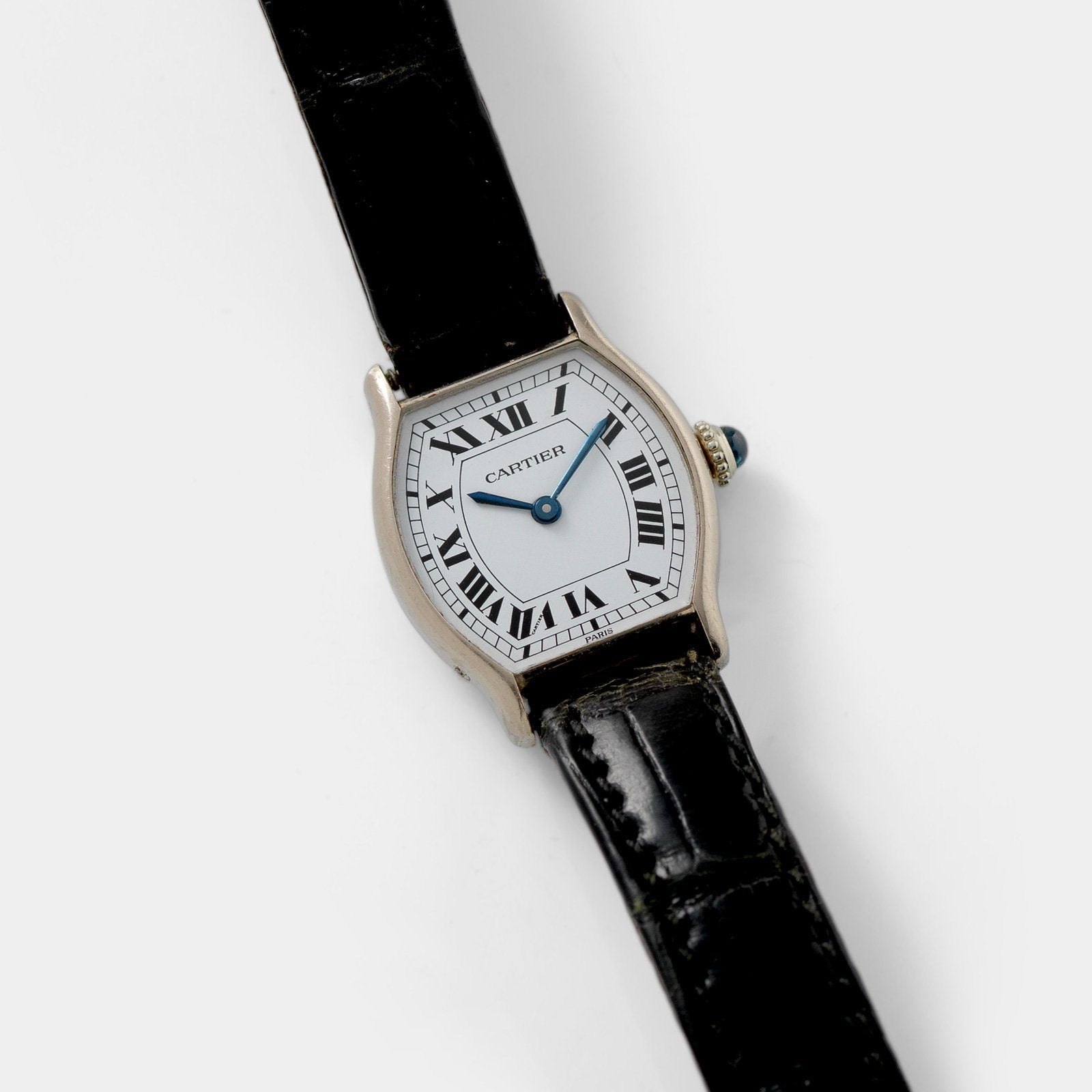 تصویر منبع؛ ساعت مچی زنانه Cartier مدل Tortue از طلای سفید