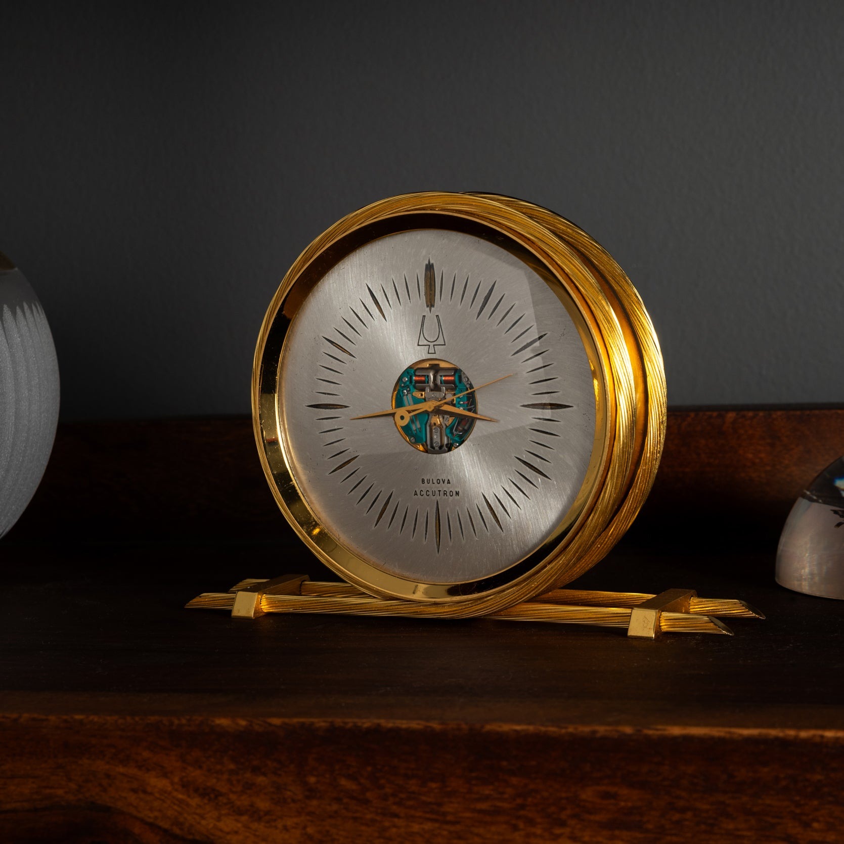تصویر منبع؛ ساعت رومیزی Bulova Accutron Spaceview Brass Rope