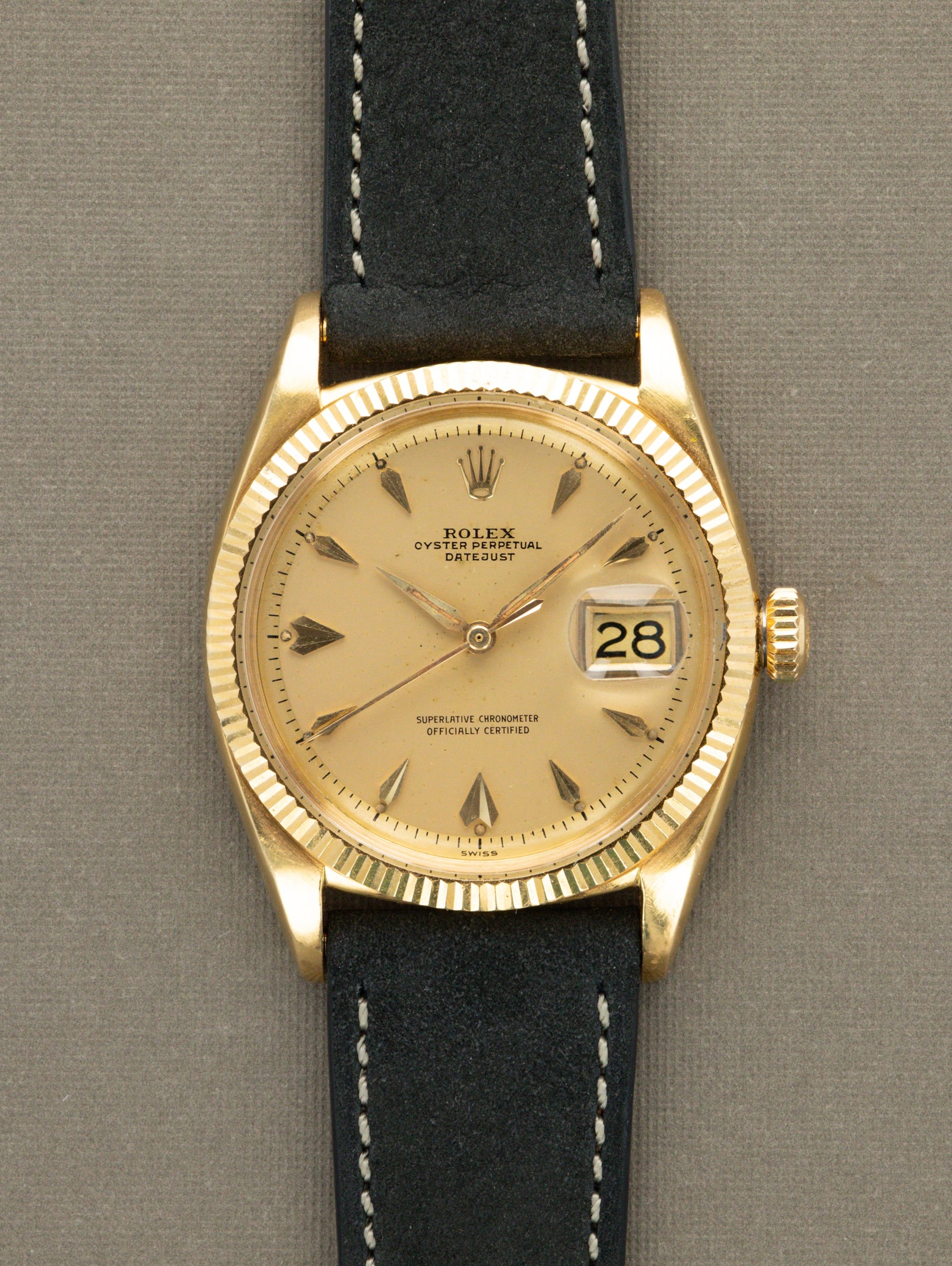 تصویر منبع؛ ساعت مچی Rolex Datejust رفرنس 6605 با صفحه Satin Champagne