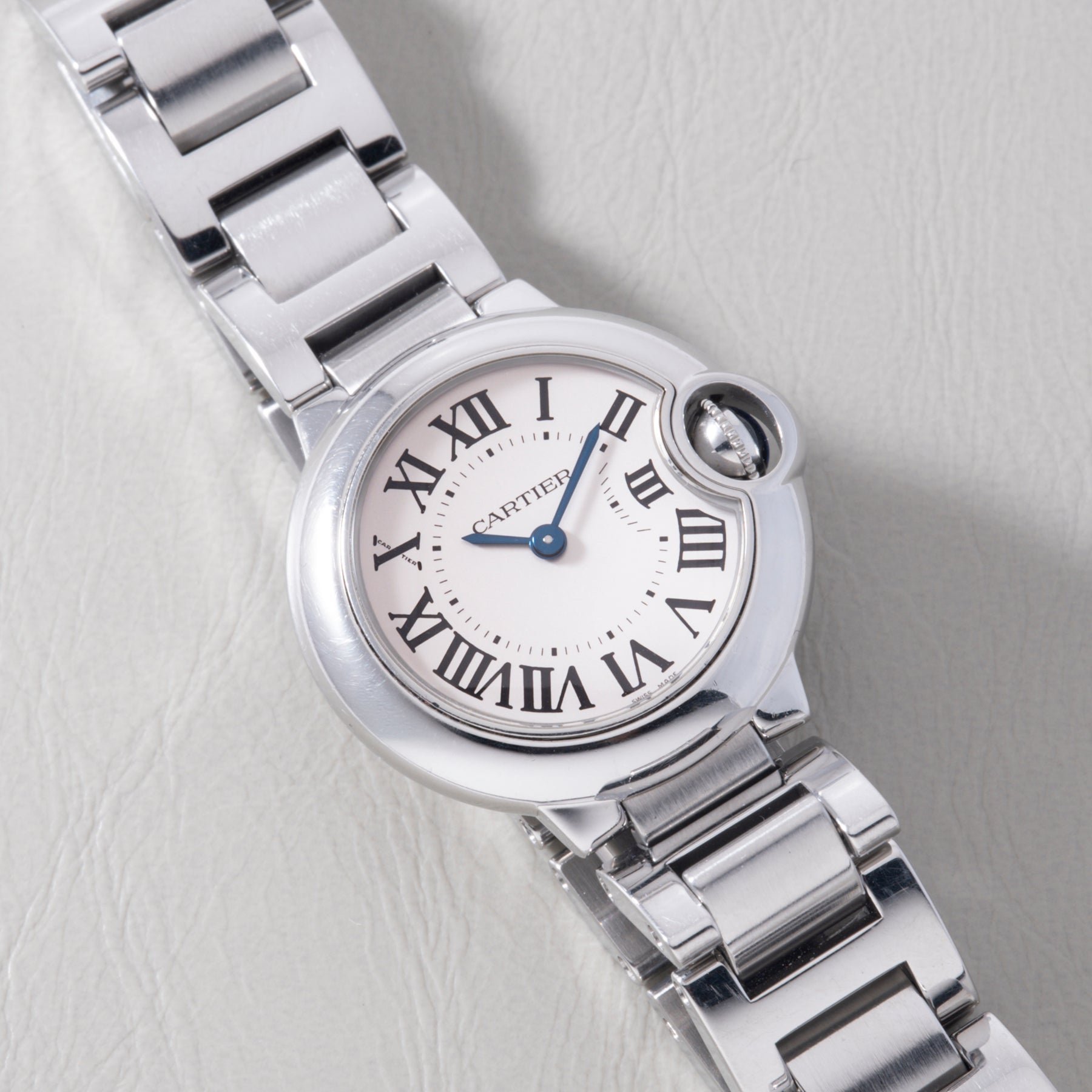 تصویر منبع؛ ساعت مچی Cartier Ballon Bleu رفرنس 3009 با صفحه نقرهای