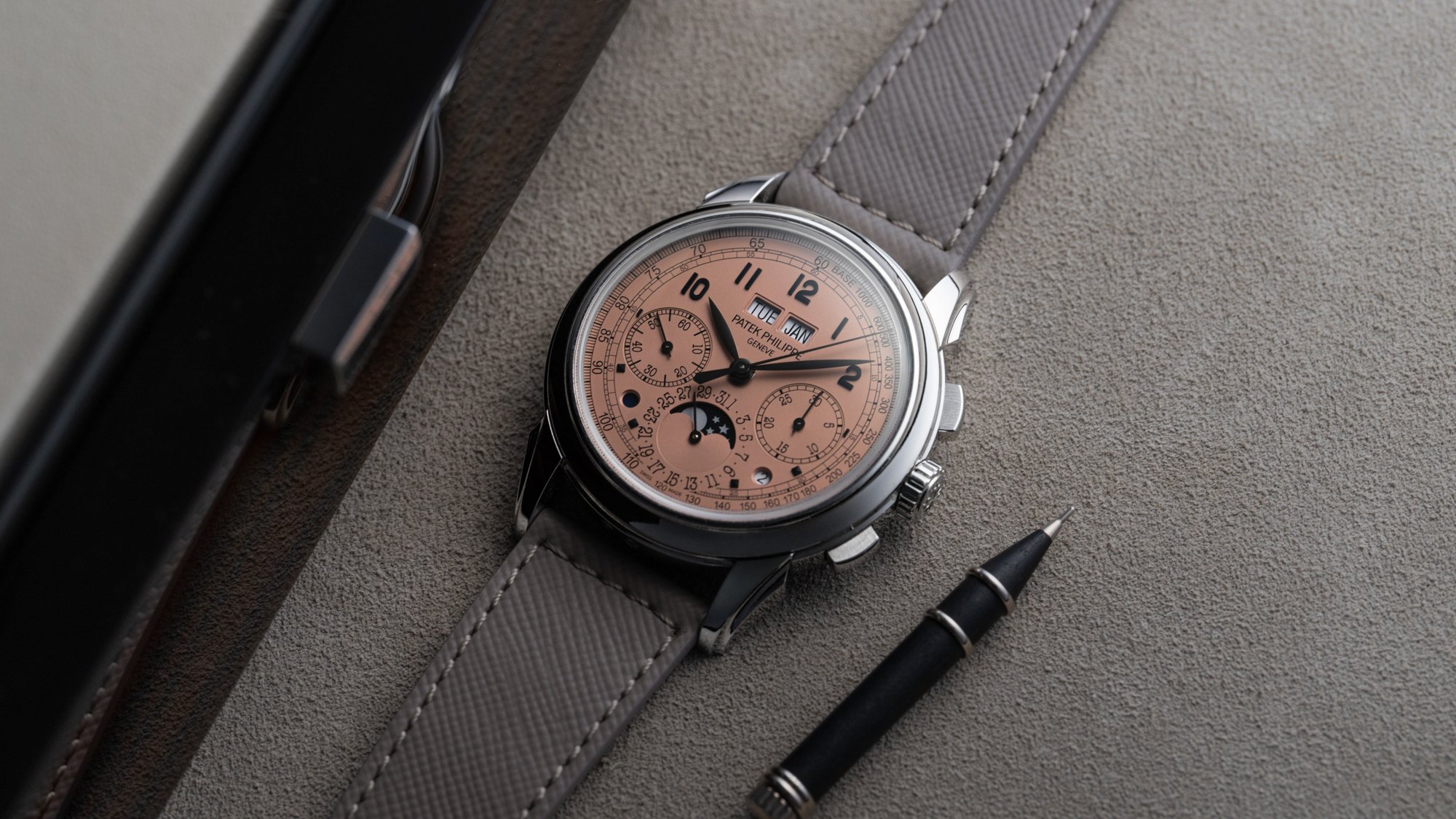 تصویر منبع؛ ساعت مچی Patek Philippe رفرنس 5270P با تقویم دائمی و کرنوگراف