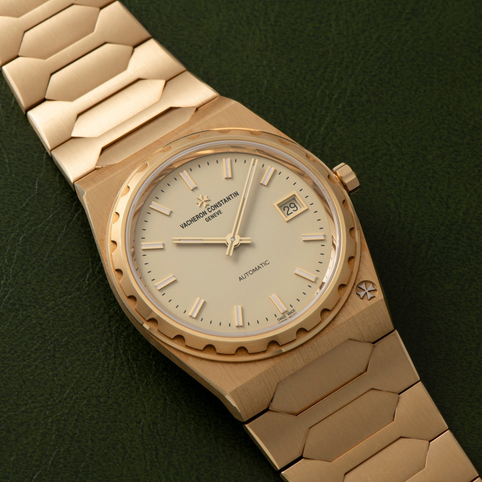 تصویر منبع؛ ساعت مچی Vacheron Constantin Historiques 222 طلای زرد