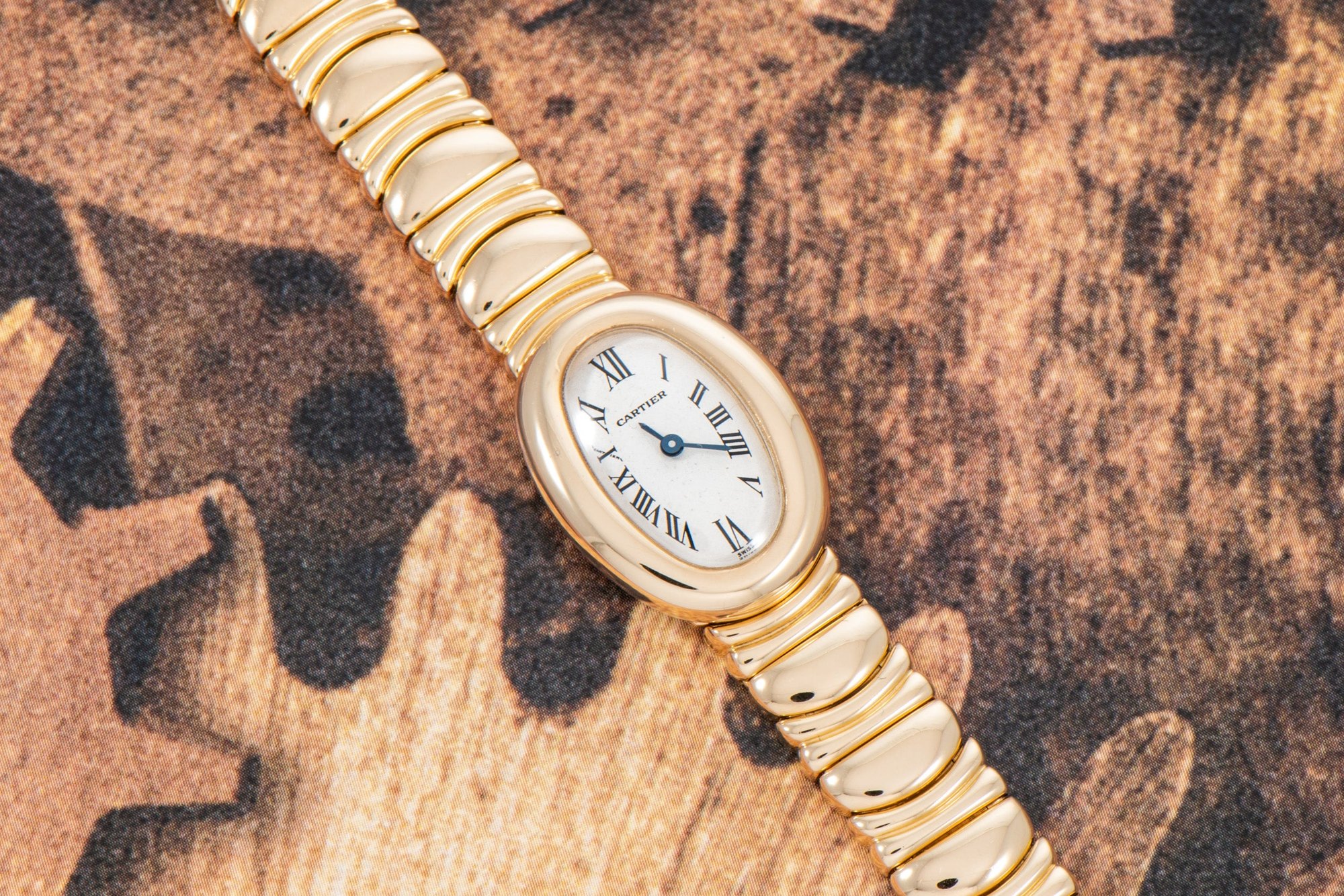تصویر منبع؛ ساعت مچی زنانه Cartier Ladies Baignoire از طلای زرد ۱۸ عیار متعلق به دهه ۱۹۹۰