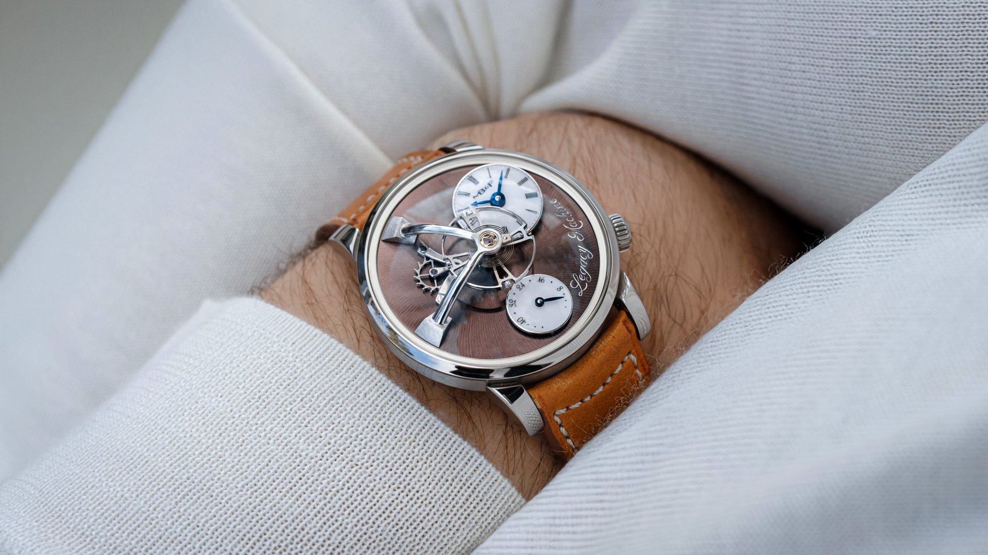 تصویر منبع؛ ساعت مچی MB&F مدل LM101 نسخه محدود Hodinkee با قاب استیل