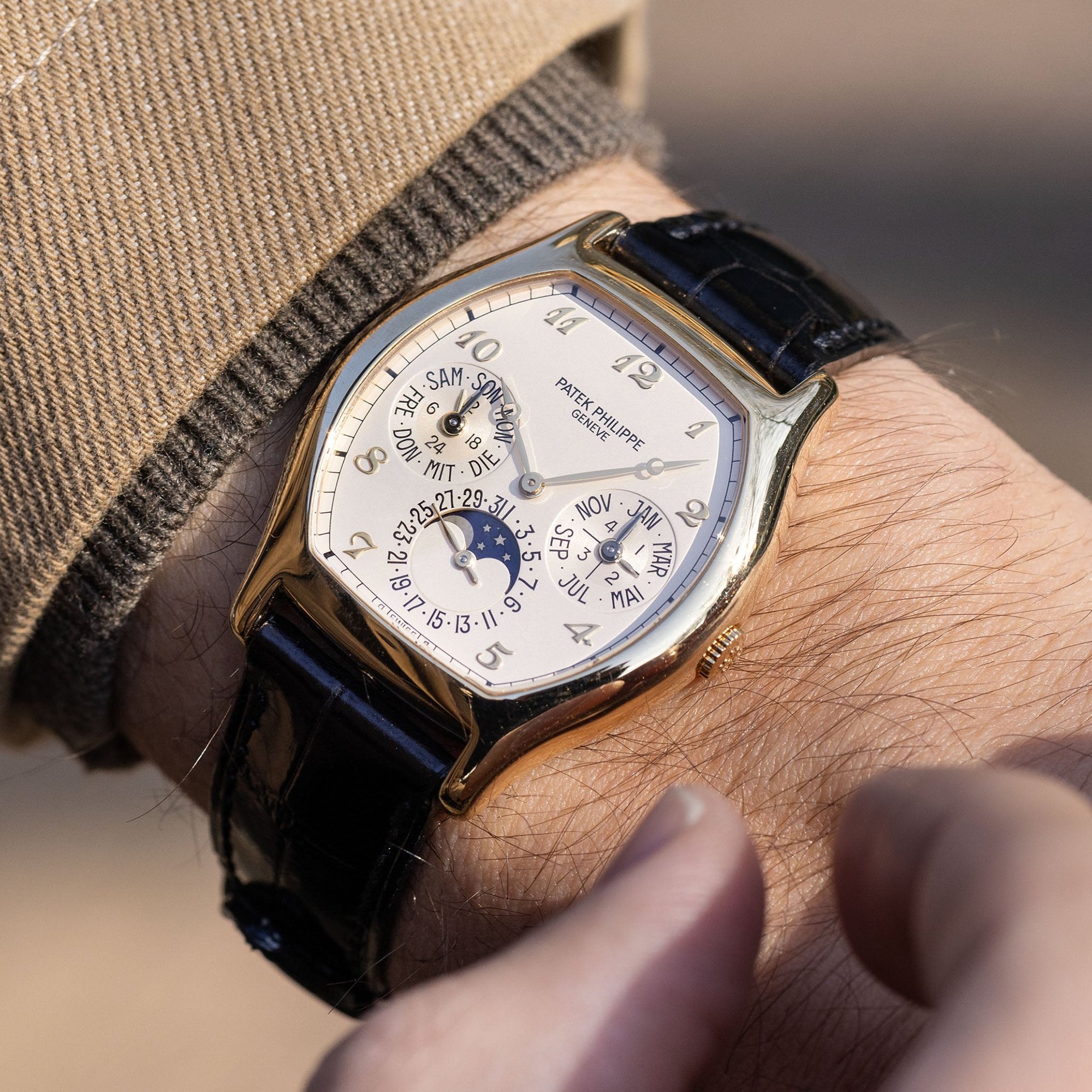 تصویر منبع؛ ساعت مچی پاتک فیلیپ تقویم دائمی Patek Philippe Perpetual Calendar 5040J طلا