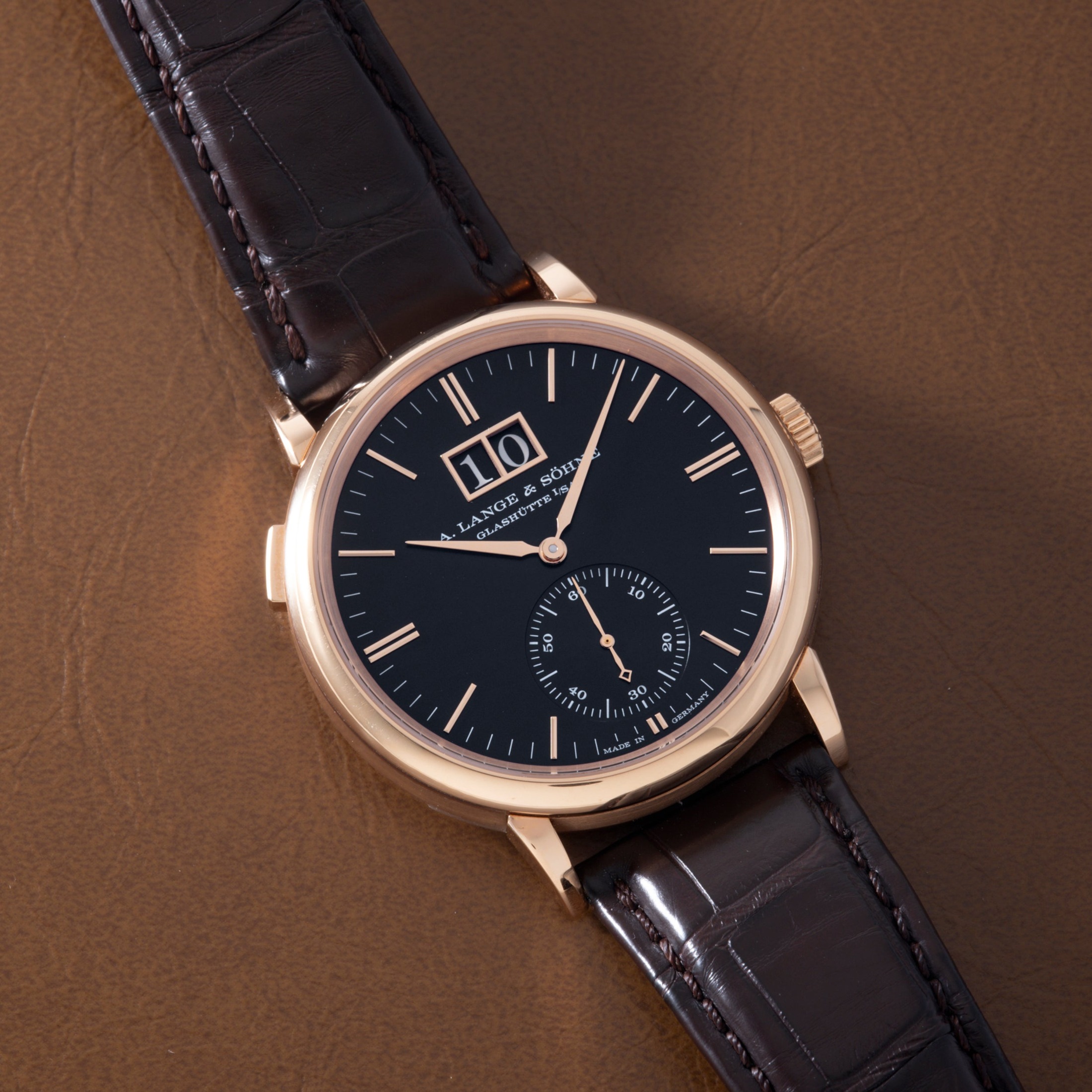 تصویر منبع؛ ساعت مچی A. Lange & Söhne Saxonia Big Date