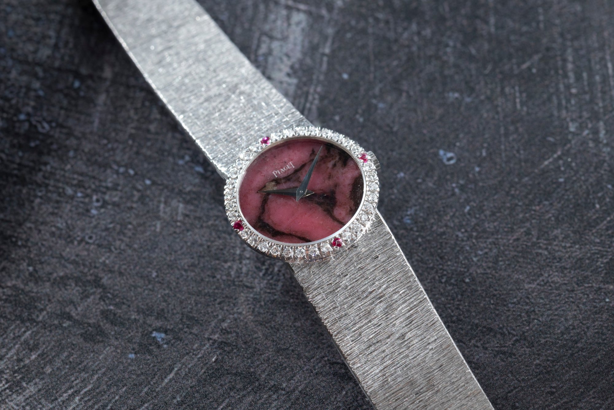 تصویر منبع؛ ساعت مچی رسمی Piaget از طلای سفید با صفحه رودونیت