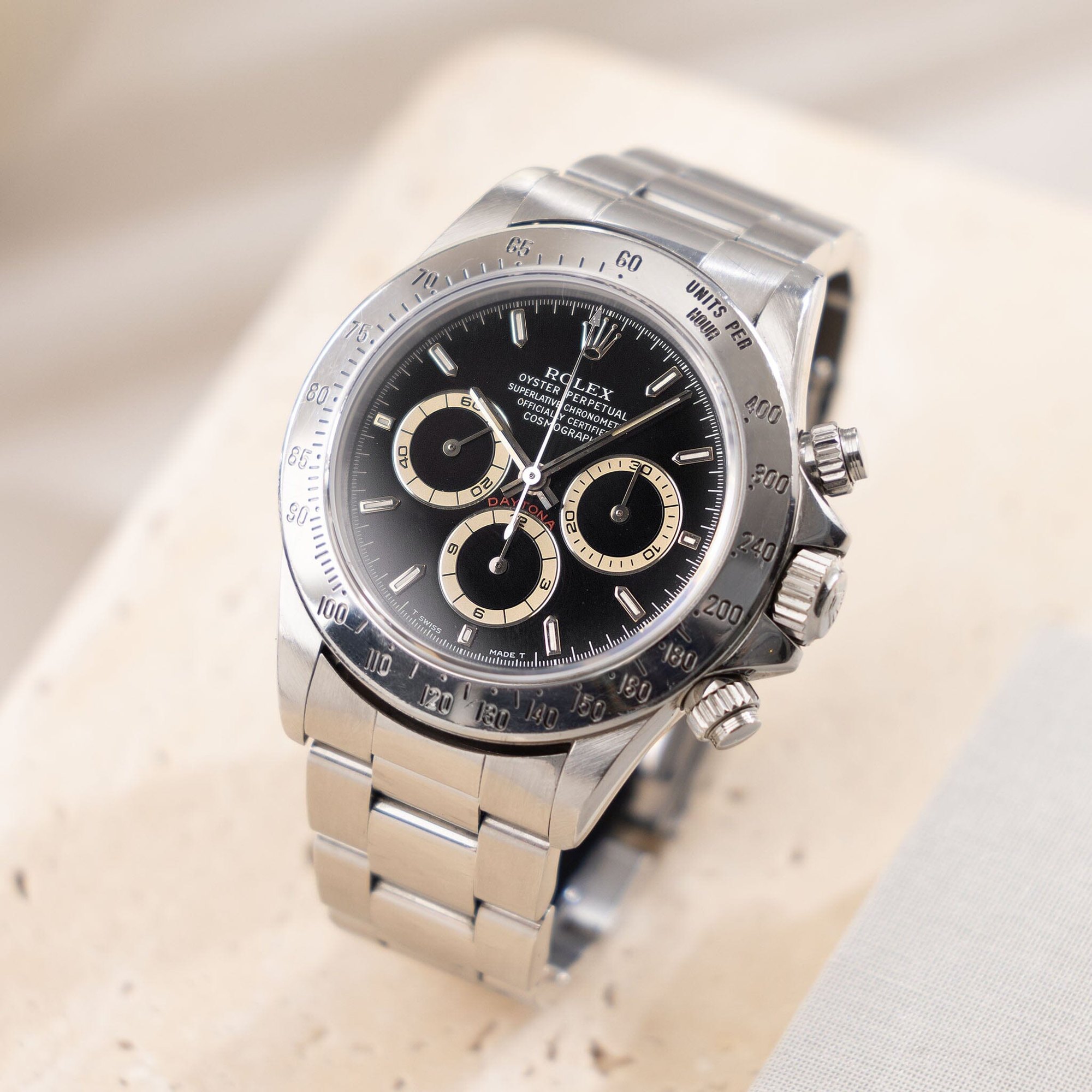 تصویر منبع؛ ساعت مچی کرنوگراف Rolex Cosmograph Daytona رفرنس 16520 با صفحه مشکی