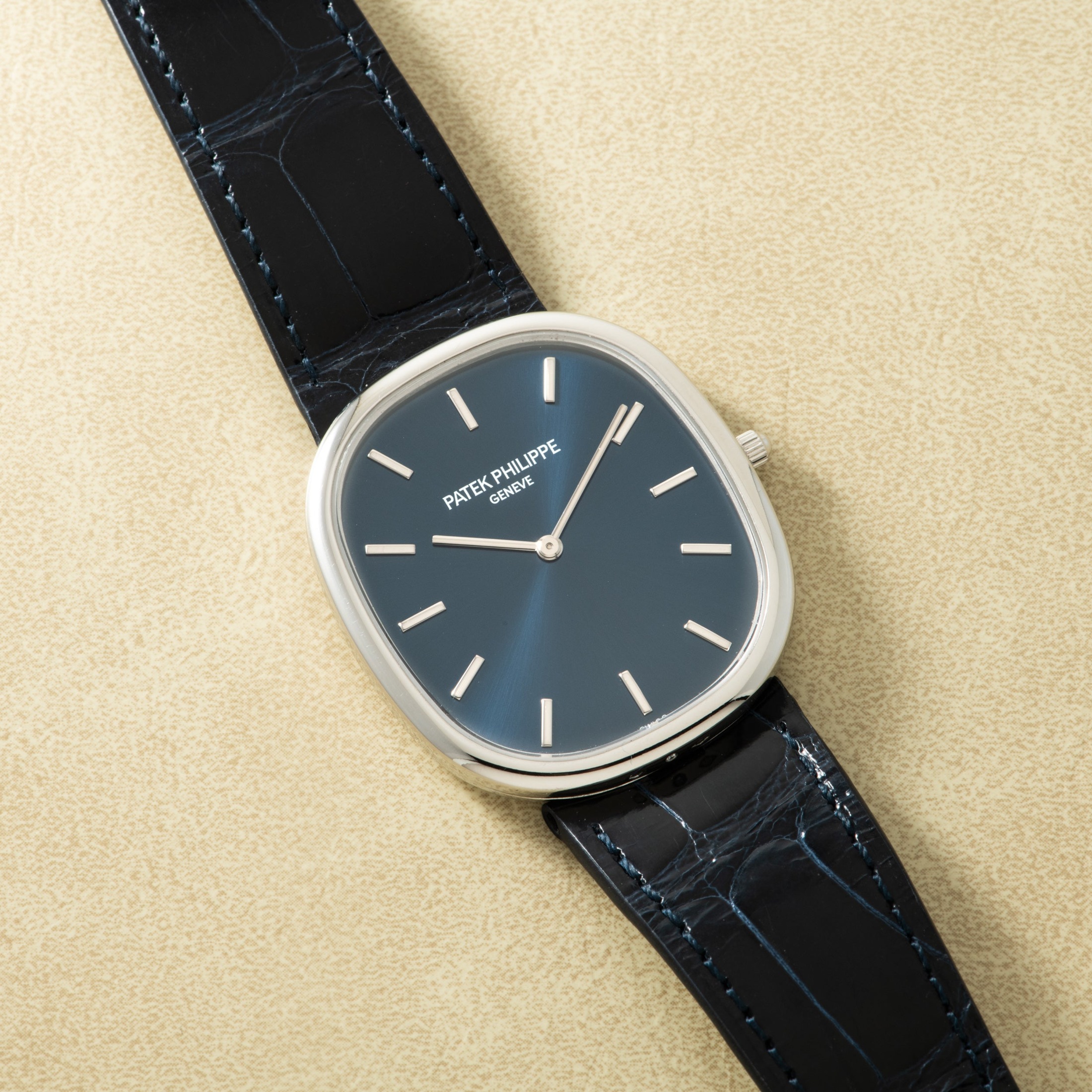 تصویر منبع؛ ساعت Patek Philippe Ellipse مدل 5738P-001