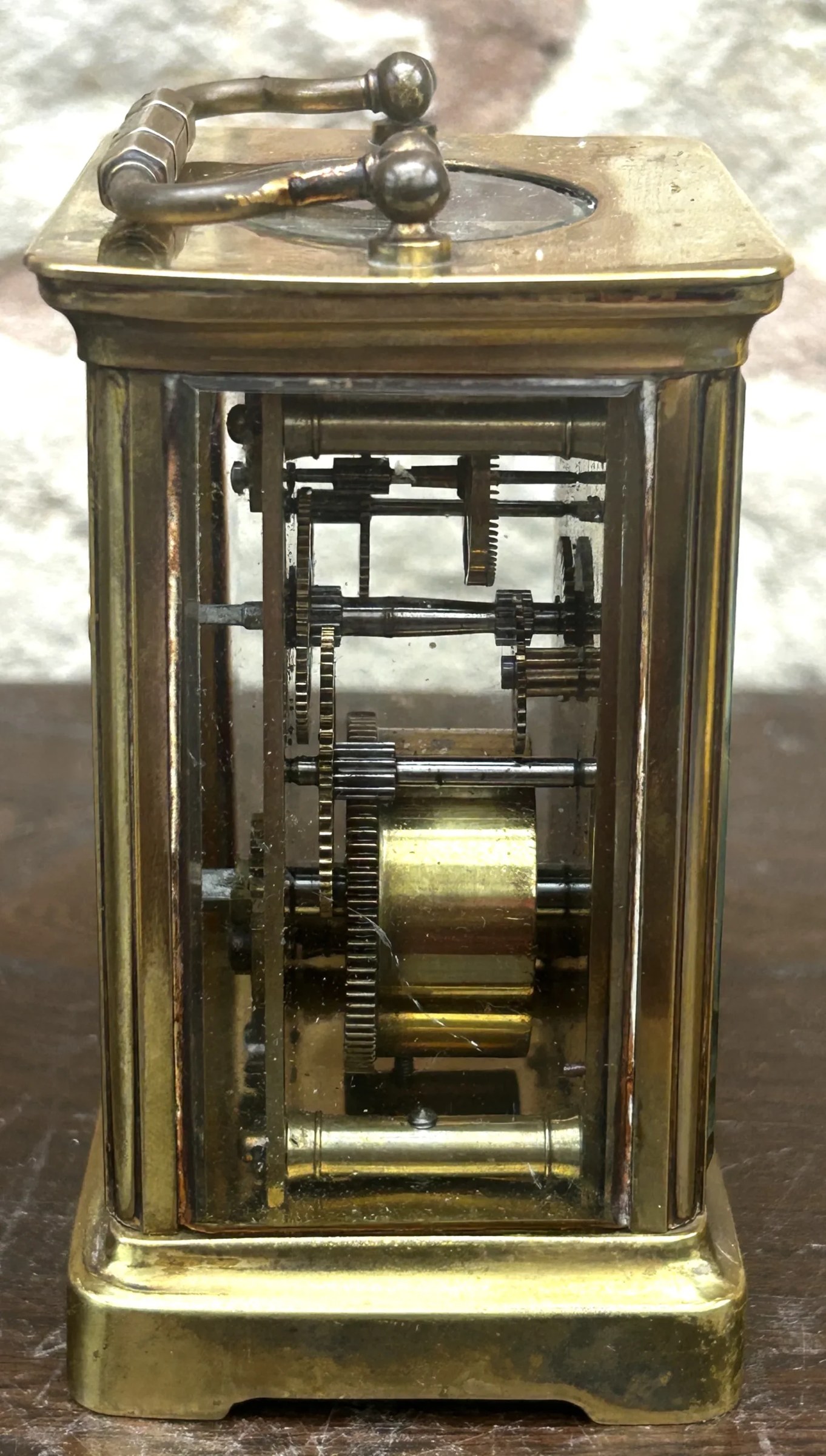 ساعت سفری عتیقه برنجی با قاب شیشهای و صفحه رومی (Carriage Clock)
