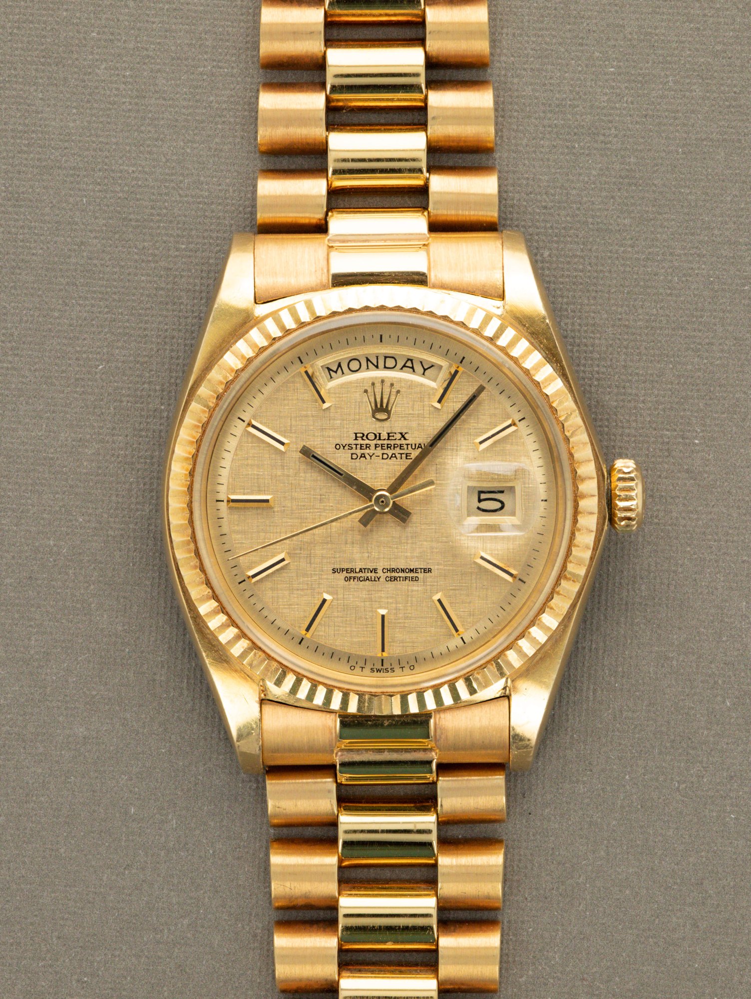 تصویر منبع؛ ساعت مچی Rolex Day-Date رفرنس 1803 با صفحه کتان شامپاینی و بند پرزیدنت