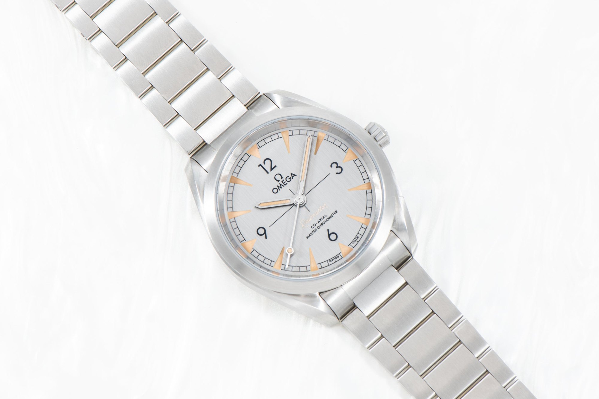 تصویر منبع؛ ساعت مچی Omega Seamaster Railmaster Co-Axial Master Chronometer
