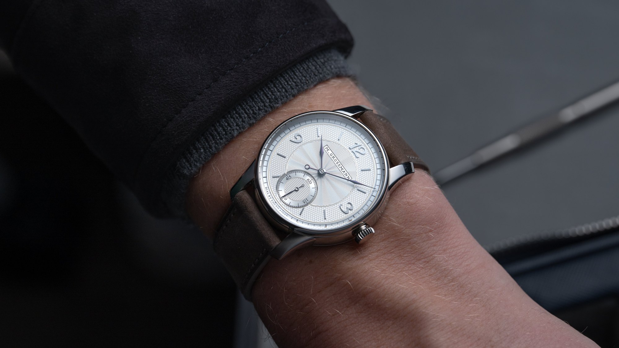 تصویر منبع؛ ساعت مچی Moritz Grossmann مدل Benu 37 'Silver Bullet' با صفحه Kari Voutilainen
